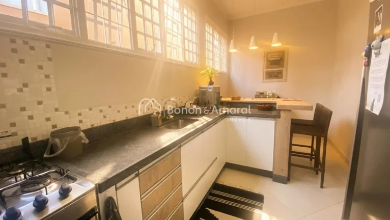 Imagem Linda casa no Loteamento Caminhos de São Conrado.

Projeto que privilegia integração, 
conforto e...