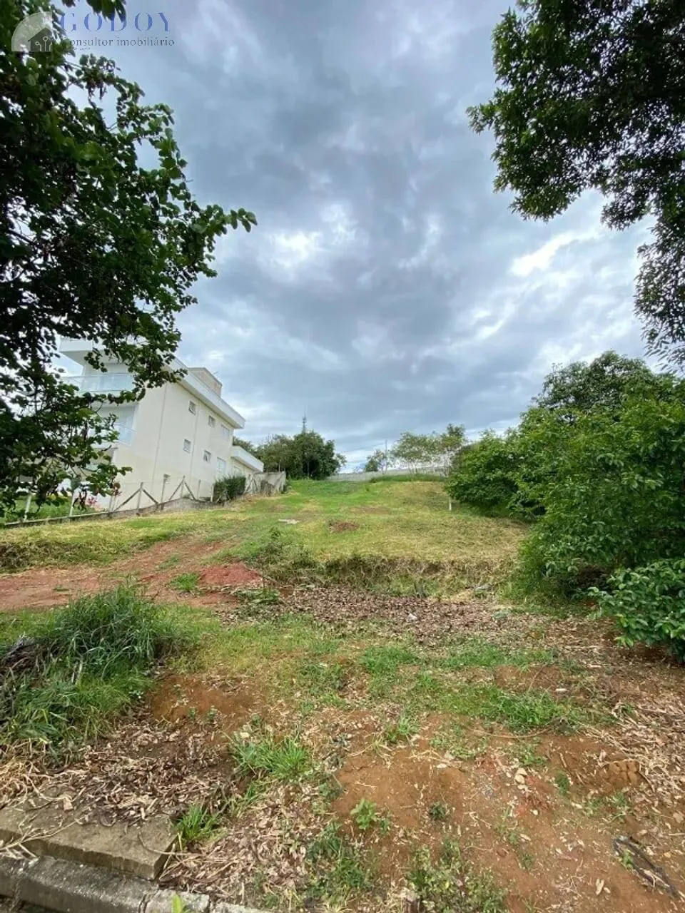 Imagem Terreno à Venda no Condomínio Panorama II - 800m² com Vista Privilegiada
