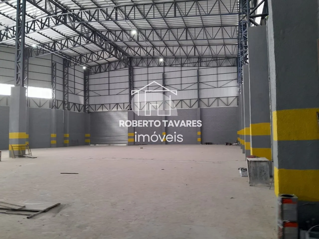 Imagem Galpão para Locação - 4 Docas - 1 Rampa - 15 Vagas de garagens - Junto a Rod. Régis Bittencourt (BR116).