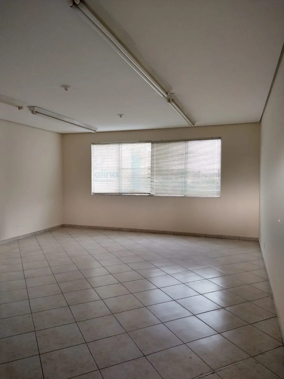 Foto do imóvel Comercial para Locação 2 Vagas, 26M², Centro, Pindamonhangaba - SP | Predio Fortunato