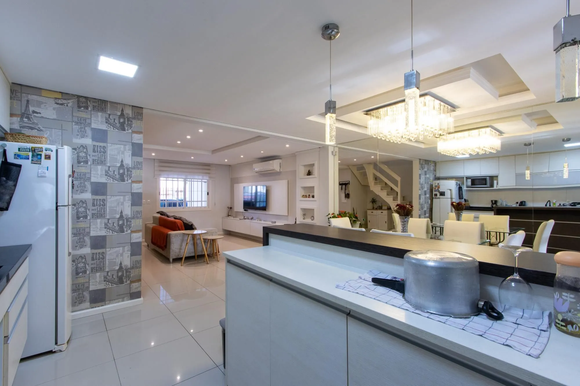Imagem Casa sobrado, 3 quartos, 1 suite, 3 banheiros, 3 vagas em Ipanema