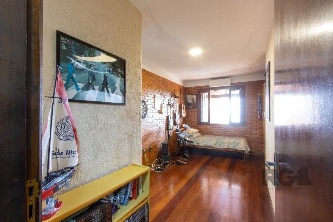 Imagem Casa para Venda - 220m², 3 dormitórios, sendo 2 suites, 5 vagas - Espirito Santo