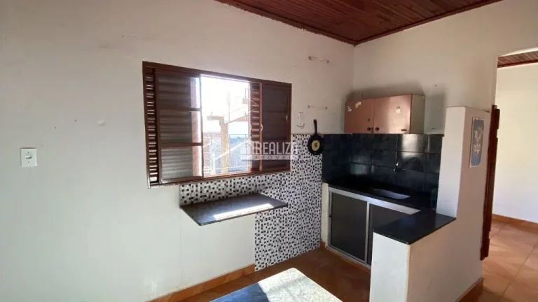 Imagem Excelente Casa à Venda em Uberaba - 2 Dormitórios, 5 Garagens no Bairro Boa Vista