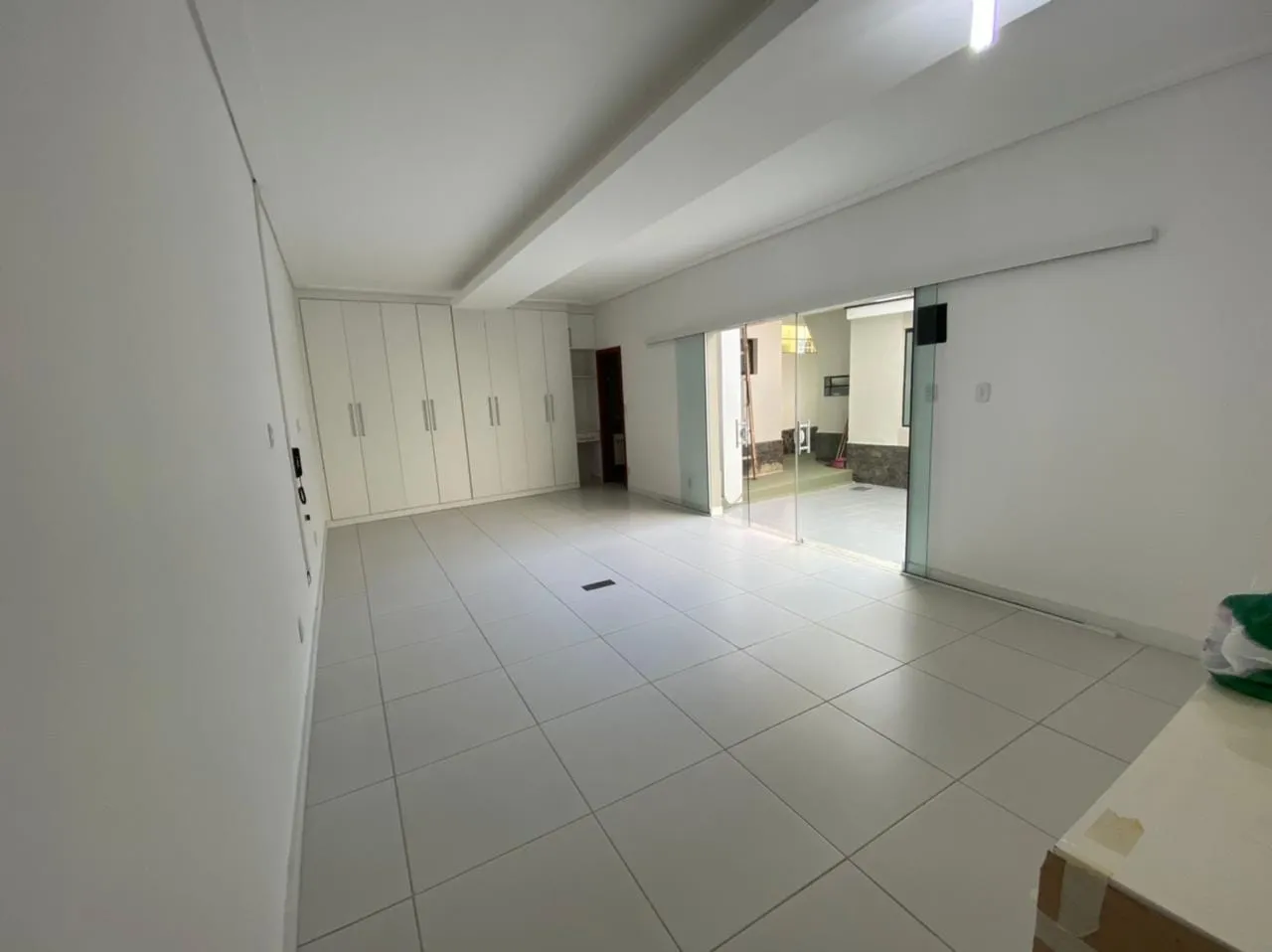 Imagem Comercial à venda 8 Quartos, 2 Vagas, 300M², Jardim Maria Augusta, Taubaté - SP