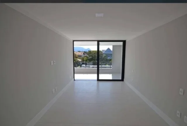 Imagem Casa Triplex Condomínio Interlagos de Itaúna