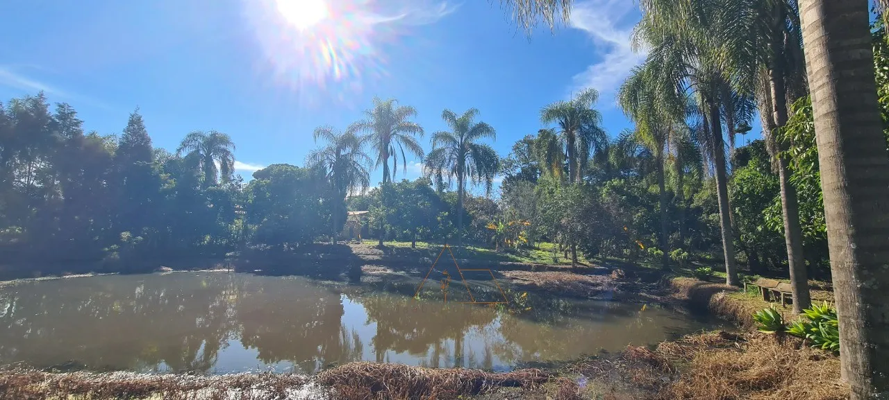 Imagem Chácara à venda em Quadra-SP, bairro Aleluia: 3 quartos, 1 sala, 2 banheiro, 120,00m² de área. Imperdível!
