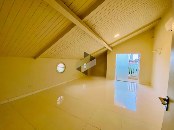 Imagem Casa Sobreposta para Venda em Santos, Aparecida, 3 dormitórios, 3 suítes, 6 banheiros, 2 vagas