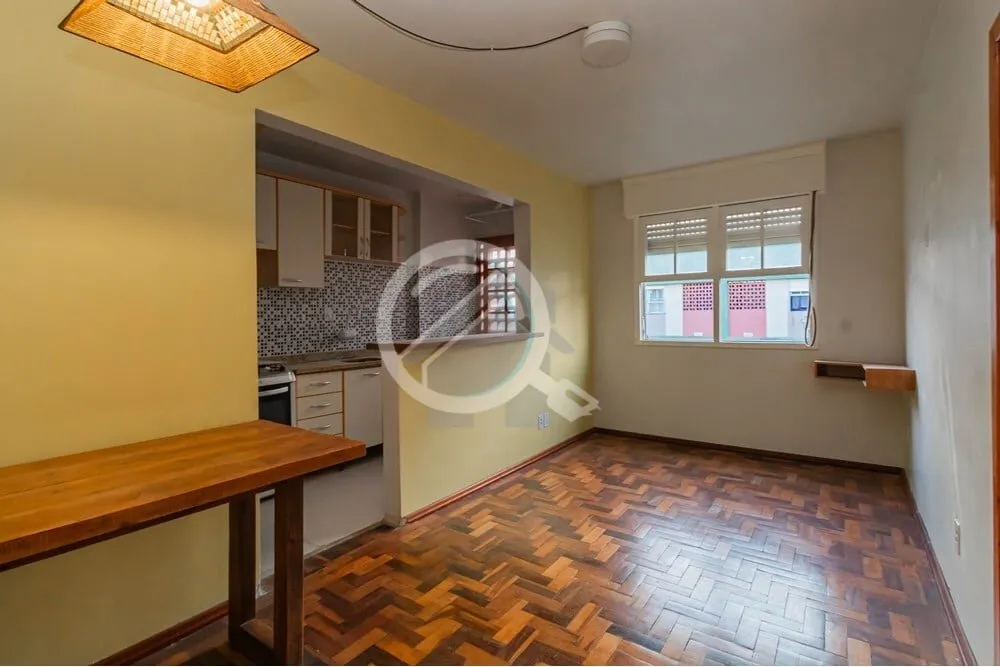 Descubra a comodidade e o conforto de viver no coração de Porto Alegre! Este apartamento desocupad...