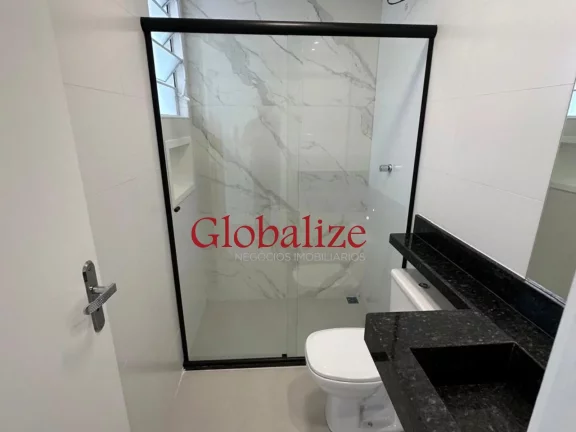 Imagem Apartamento à venda com 80m², 2 quartos, 1 suíte, varanda, garagem, reformado por R$430.000,00 na Aparcida em Santos
