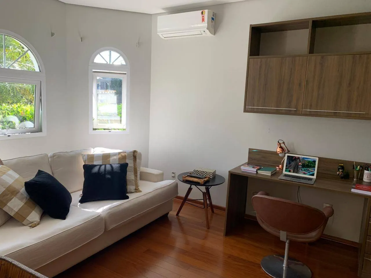 Imagem Casa de Alto Padrão em Alphaville - 4 Suítes, Piscina e Lazer Completo
