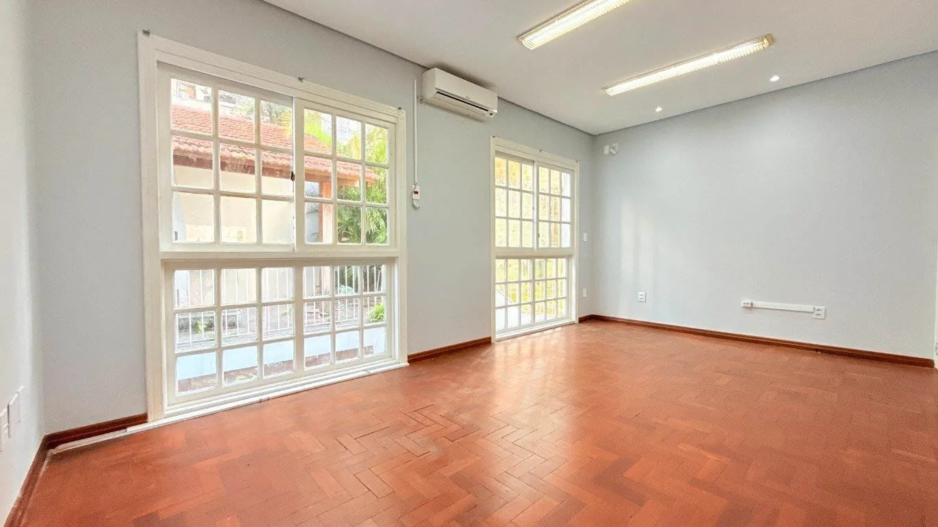 Imagem CASA 230m² 5 QUARTOS/SALAS, 3 VAGAS DE GARAGEM - USO RESIDENCIAL OU COMERCIAL