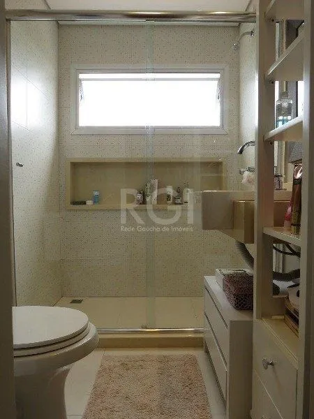 Imagem EXCELENTE CASA COM 3 DORMITÓRIOS, 1 SUÍTE E VAGA DE GARAGEM PARA 3 CARROS.