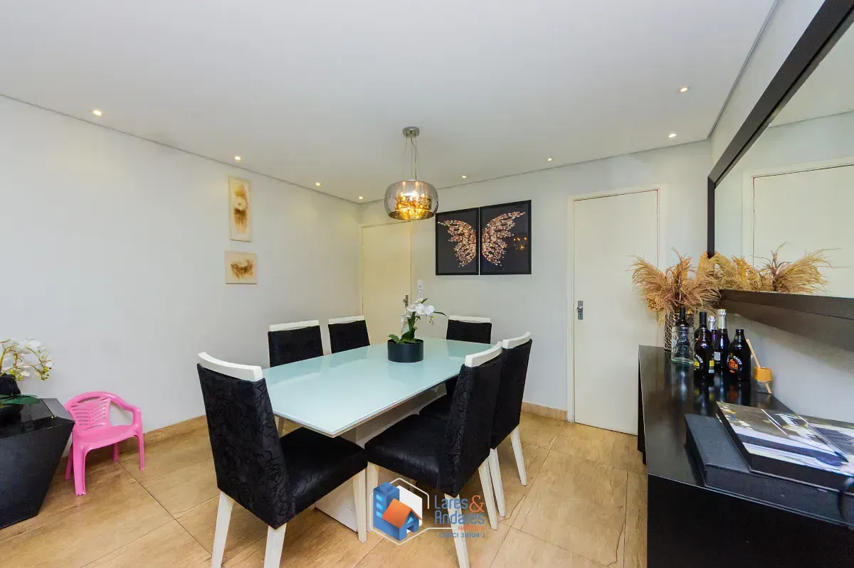 Imagem Sobrado para venda em Sacomã com 5 quartos, sendo 1 suíte, 245m²