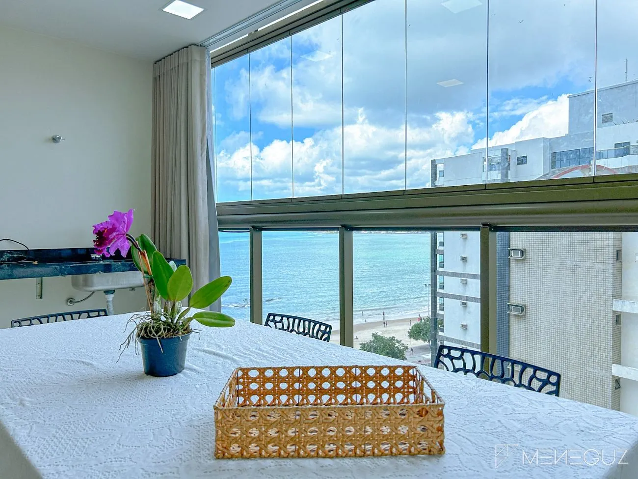 Imagem Apartamento premium de 70m² em prédio novo com lazer na cobertura. Localização privilegiada na Avenida Paris, Praia do Morro. Finamente mobiliado!!
