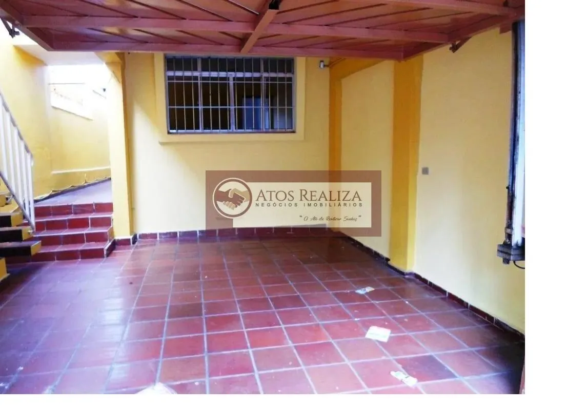 Imagem Grande oportunidade e muito lucrativo na vila Santa Catarina. Vendo imóvel com 3 casas + 1 salão comercial na Vila Santa Catarina. Casa 1= casa principal. Tem 2 dormitórios, sala, cozinha, banheiro. Tem também um sótão com 2 cômodos e 1 banheiro. Tem gara