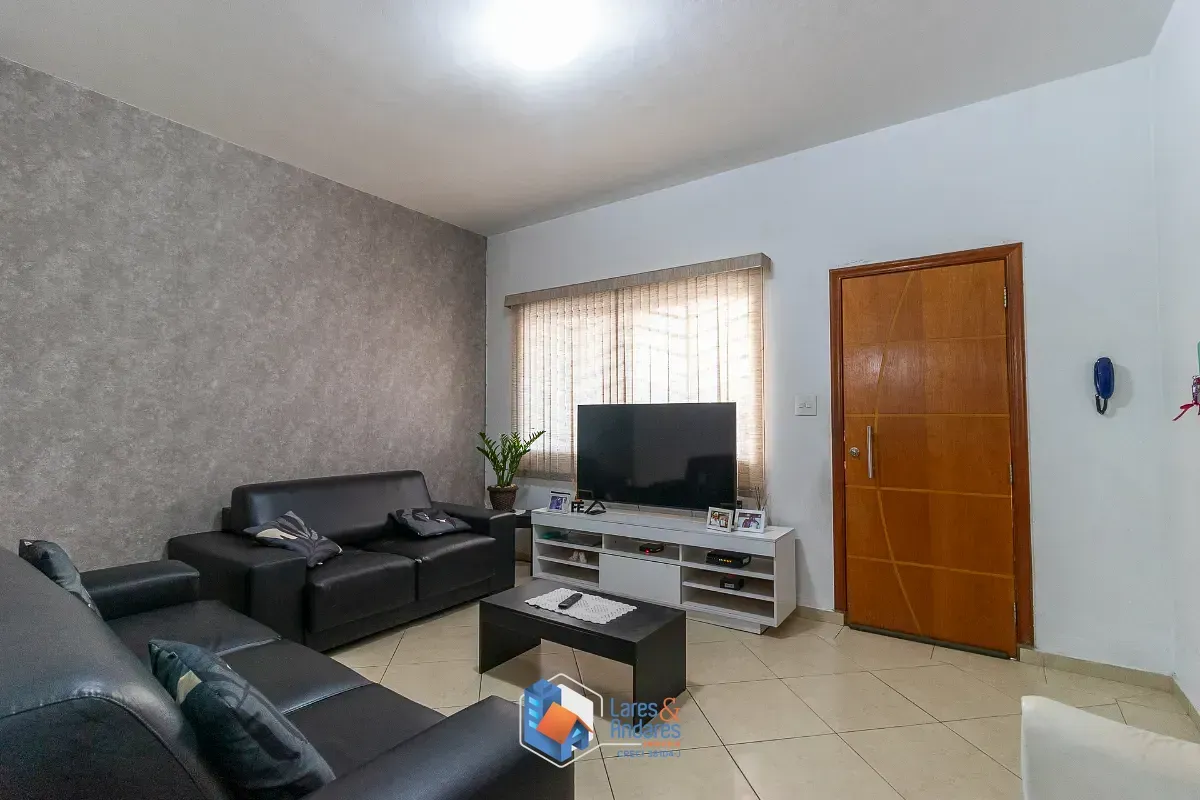 Imagem Sobrado para venda em Chácara Inglesa com 4 quartos, sendo 1 suíte, 181m²