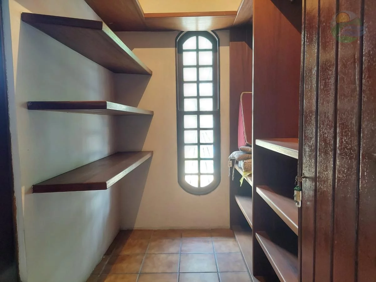 Imagem Casa com 694m2 área útil, para venda, próximo rádio Maranata, Piedade, Jaboatão-PE.
