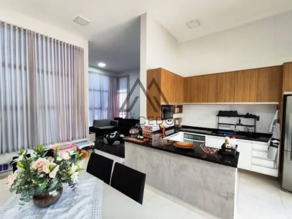 Foto do imóvel Casa Mobiliada com 3 suítes e Piscina Aquecida - Ninho Verde I