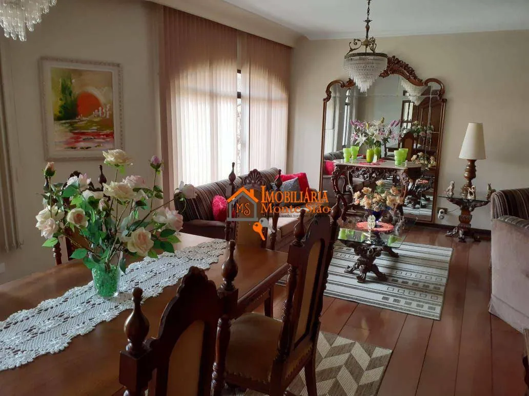 Imagem Casa com 3 dormitórios à venda, 398 m² por R$ 1.500.000,00 - Vila Galvão - Guarulhos/SP