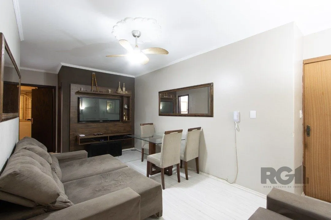 Imagem Apartamento com 70m² de área privativa, possui 3 dormitórios, sala para 2 ambientes, banheiro social, cozinha com móveis planejados e área de serviço.