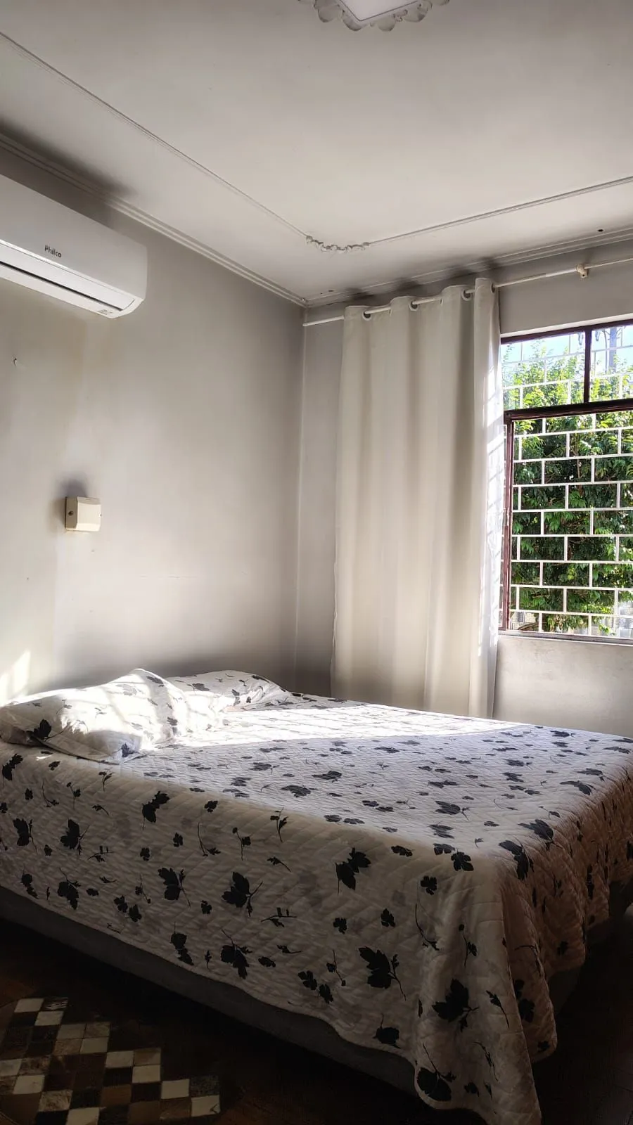 Imagem Casa térrea 3 dormitórios, 2 vagas cobertas as demais descobertas bairro cristal