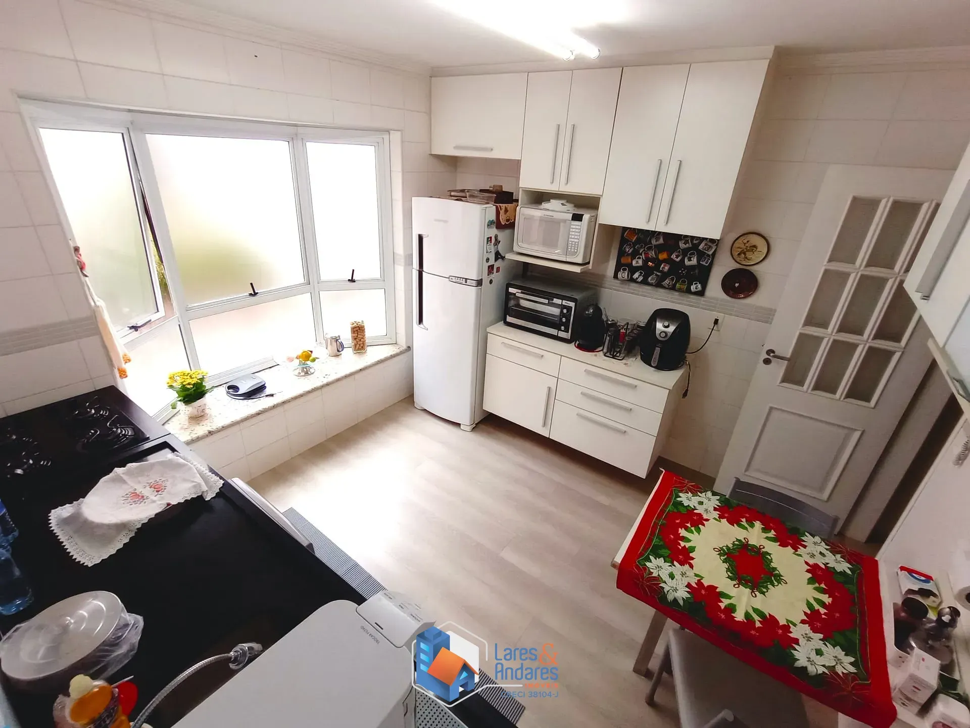 Imagem SOBRADO EM COND. COM 180M² COM 3 DORMS SENDO 1 SUÍTE, AMPLO ESPAÇO COM CHURRASQUEIRA, PLANEJADO NA COZINHA E SUÍTE, 2 VAGAS - SANTA TERESINHA