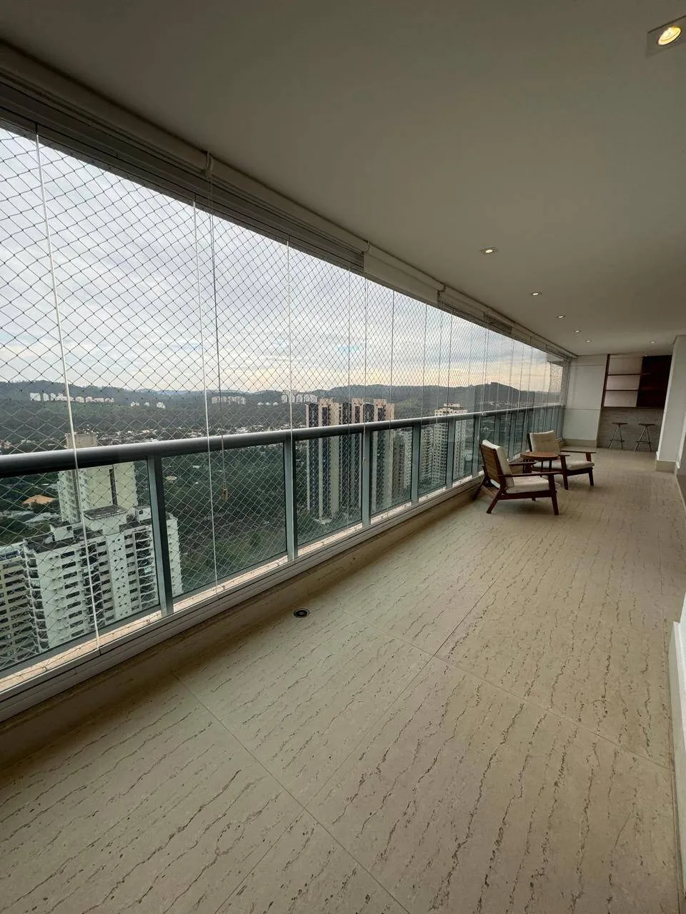 Imagem Apartamento Mobiliado no Centro de Alphaville - 3 Suítes e Sacada Gourmet