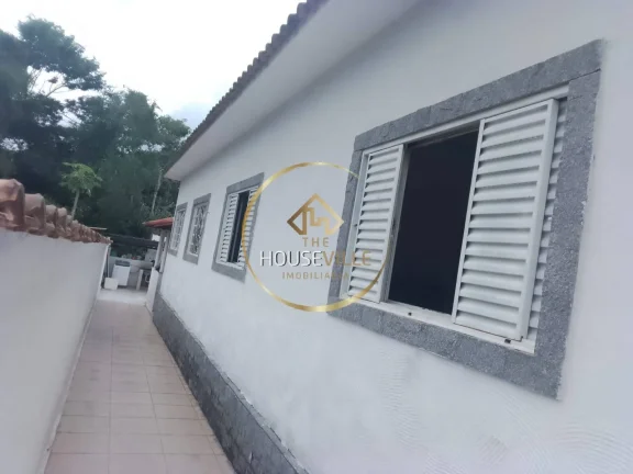 Imagem Casa 3 Dormitórios (1 suíte), 330 m2 em Heliodora Minas Gerais.