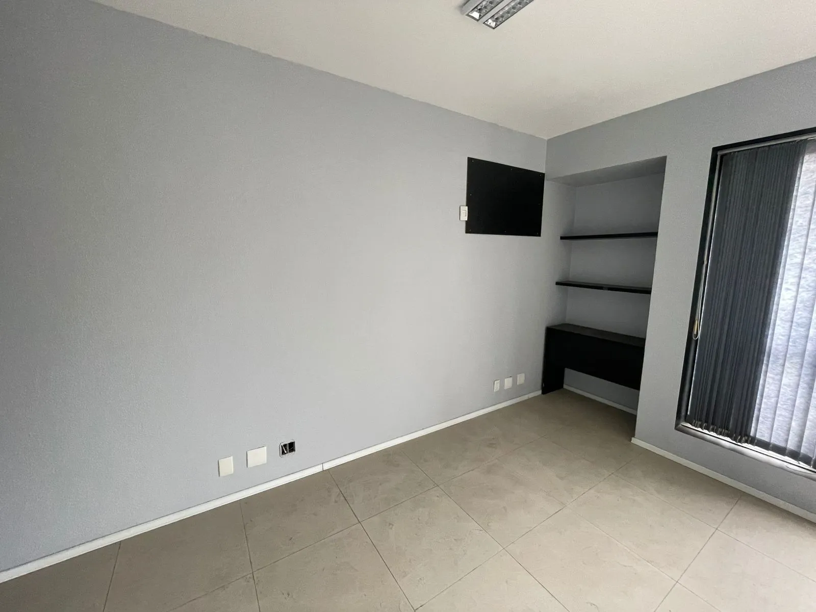 Imagem Sala comercial à venda em Porto Alegre, Menino Deus, 36m2