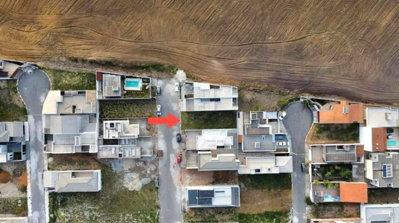 Imagem Oportunidade Imperdível: Terreno de 176m² no Loteamento Flamboyant, Ideal para Construção e Investimento.
