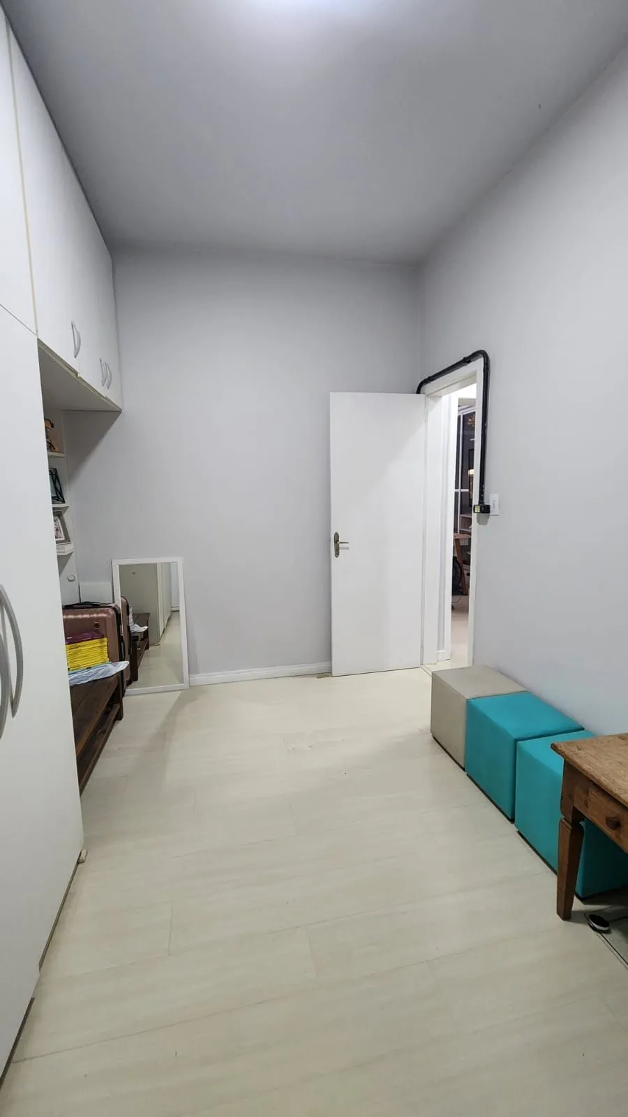 Imagem Apartamento com 02 Quartos e 01 Banheiro no Bairro Petrópolis em Porto Alegre