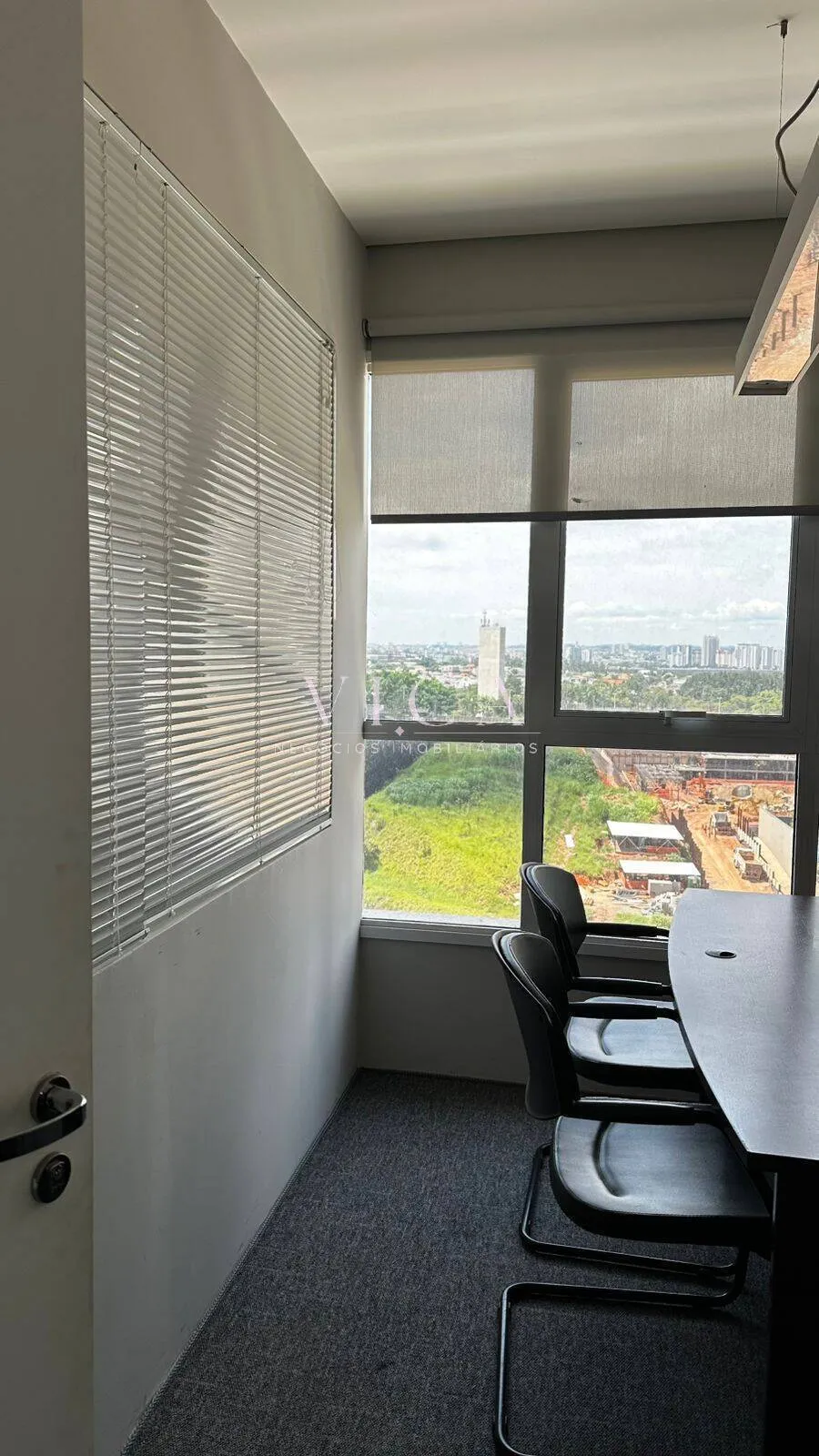Imagem Sala mobiliada 61m² para venda por R$ 620.000,00 - Alphaville/SP