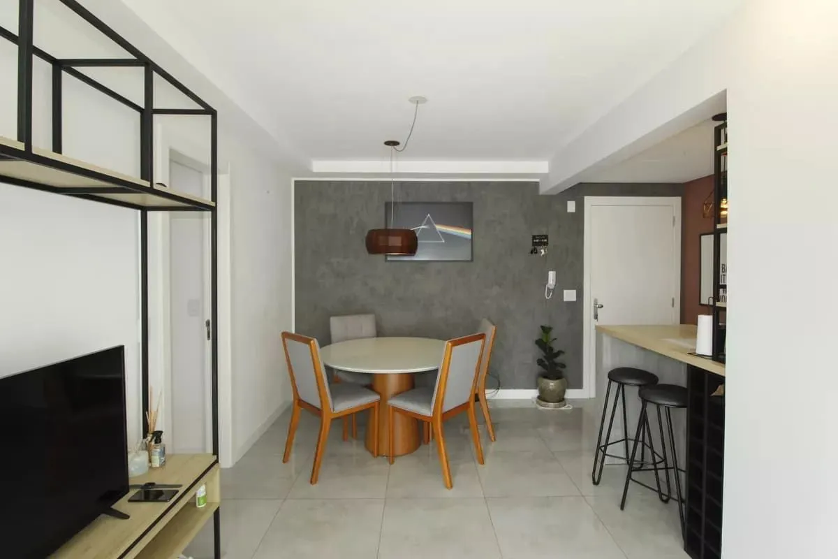 Excelente Apartamento mobiliado, 2 dormitórios para comprar, no Bairro Higienópolis