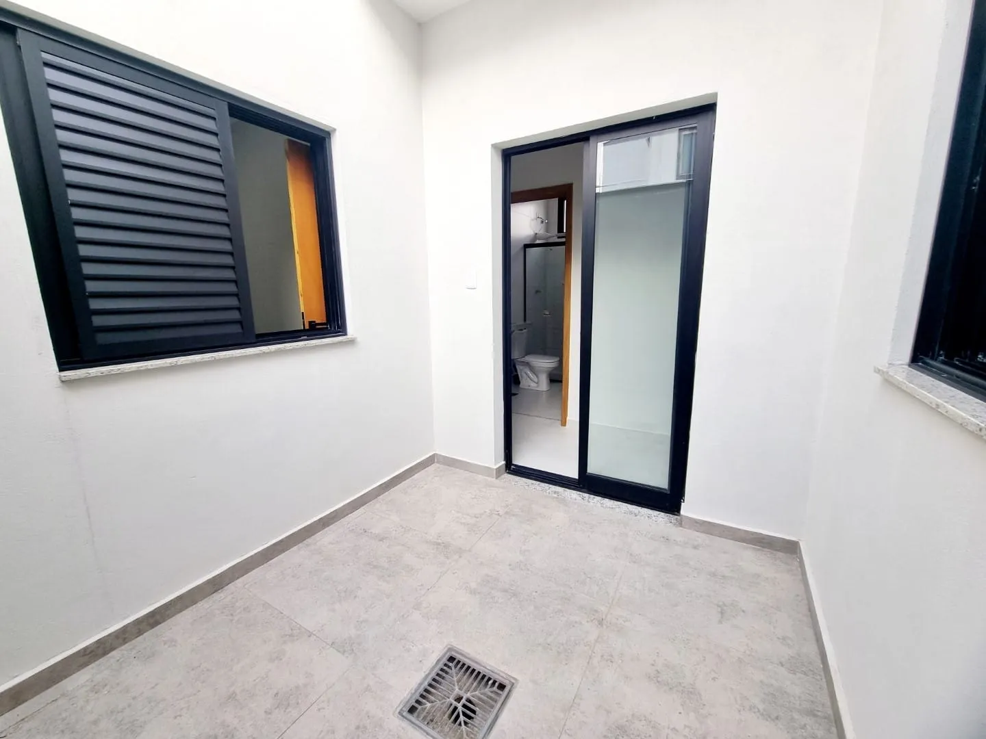Imagem Casa térrea moderna com 3 dormitórios, suíte, closet, área gourmet e acabamentos de alta qualidade e bom gosto.
