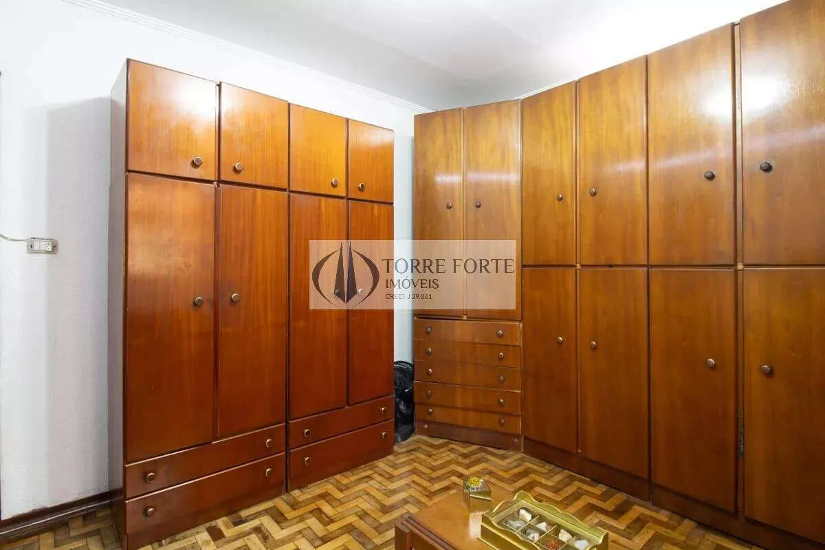 Imagem Casa com lindo espaçoso quintal, 3 vagas de garagem, 2 dormitórios