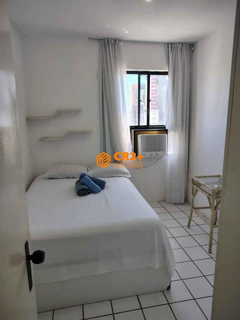 Imagem Vendo flat á menos de 100 metros do Mar, na Avenida Bernardo Vieira de Melo