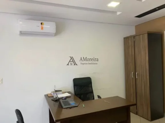 Imagem Salão Comercial à Venda no Centro de Jundiaí-SP com 4 Salas, 4 Banheiros, 5 Vagas de Garagem e 333m² de Área