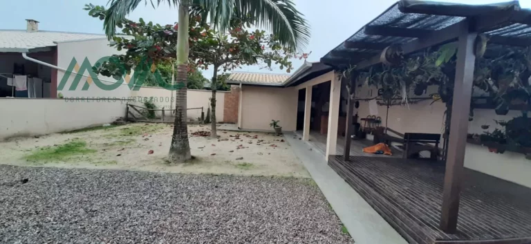 Imagem Espaçoso sobrado disponível para locação mensal, apenas 250 metros da praia!