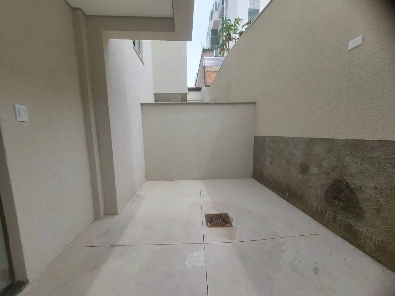 Imagem ELEVADOR+ VARANDA+VAGA COBERTA E DEMARCADA