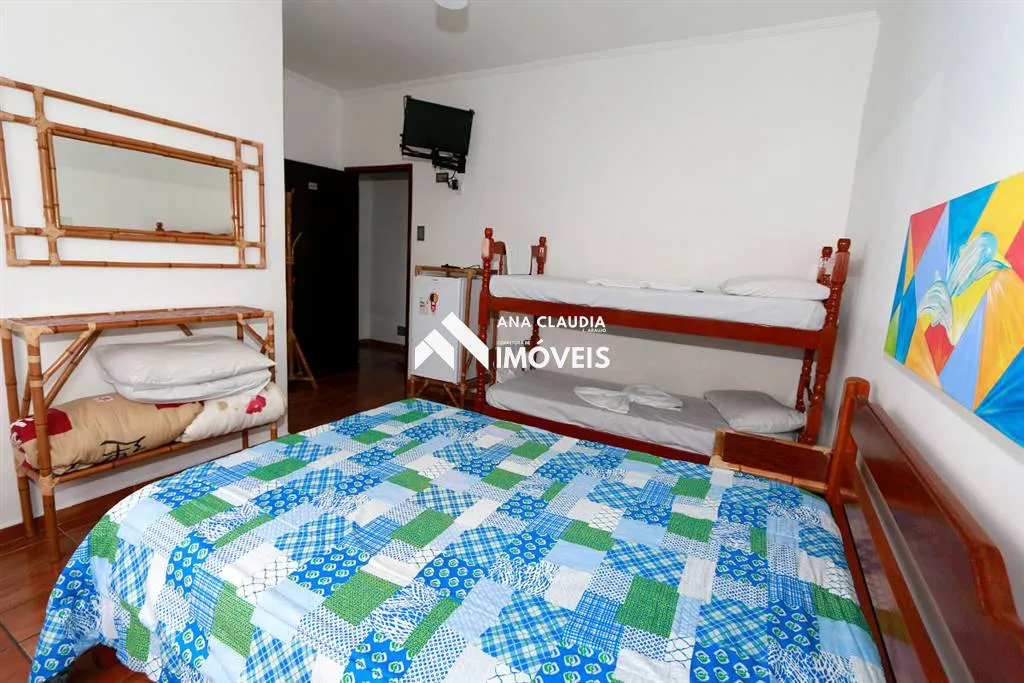 Imagem Imóvel com Pousada em funcionamento. 
Pode ser convertida em escritórios comerciais ou apartamentos para aluguel.
Área do restaurante pode funcionar independente do restante do imóvel