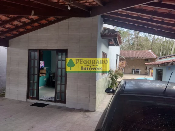 Imagem Casa à venda em Caraguatatuba-SP, bairro Rio do Ouro: 2 quartos, 2 salas, 2 banheiros, 2 vagas de garagem, 127m² - com piscina e churrasqueira!