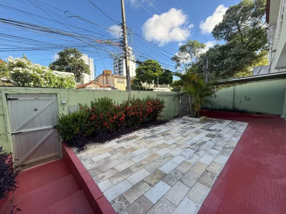 Imagem Casa para Venda em Recife, Encruzilhada, 5 dormitórios, 2 suítes, 4 banheiros, 2 vagas