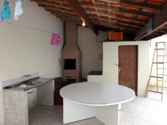 Imagem CASA PÓS LINHA - COM PISCINA, PROXIMO A AV. LUCIANA DE BONA