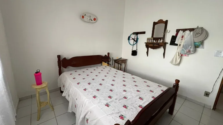 Imagem CASA EM CONDOMINIO COM 4 DORMITÓRIOS,4 VAGAS DE GARAGEM,VARANDA GOURMET COM CHURRASQUEIRA E PISCINA.