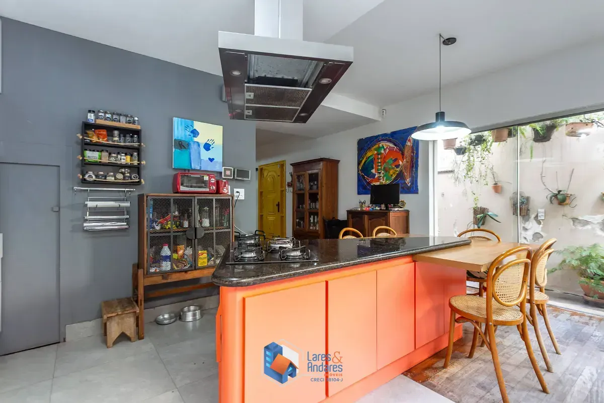Imagem Sobrado para venda em Campo Belo com 3 quartos, sendo 1 suíte, 179m²