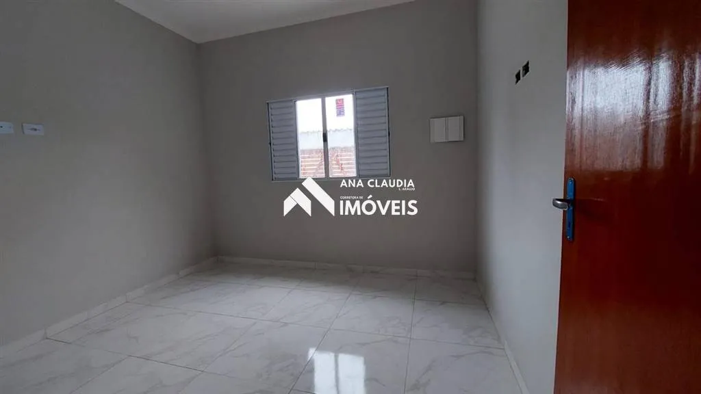 Imagem Casa nova com piscina na praia de Itanhaém, 400 metros da Av. marginal lado serra.