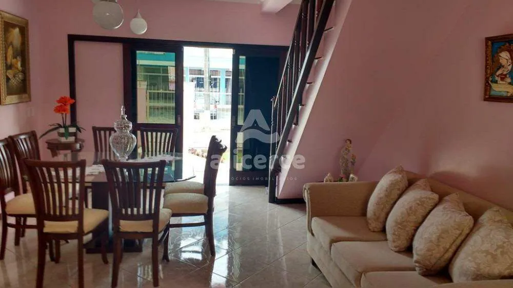 Imagem Casa à venda com 3 quartos, 1 suíte, com 144,98m² em Santo Amaro da Imperatriz - Palhoça/SC