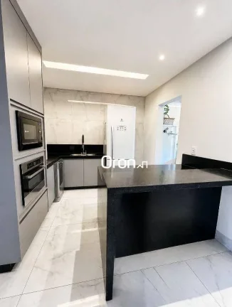 Imagem Sobrado à venda, 262 m² por R$ 2.400.000,00 - Parqville Pinheiros - Aparecida de Goiânia/GO