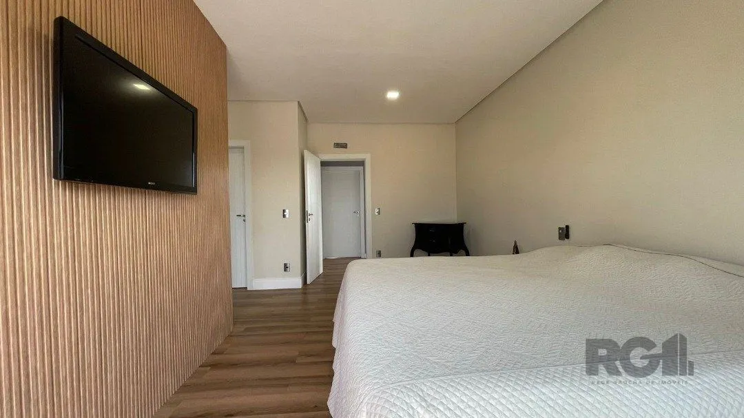 Imagem Linda Casa Ampla com 3 Suítes Construída Recentemente em Condomínio no Bairro Nobre de Gramado