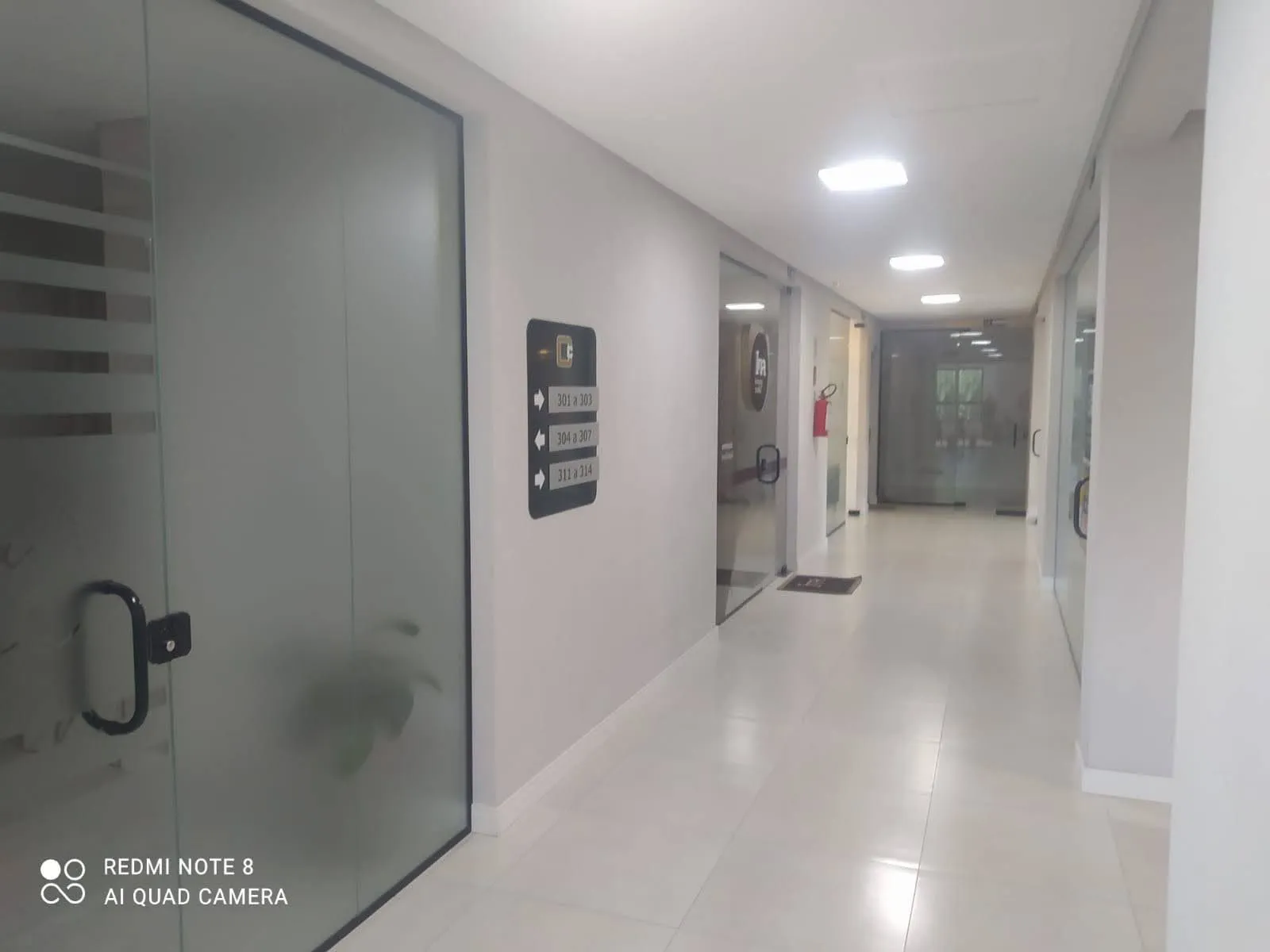 Imagem Sala comercial à venda em Três Cachoeiras, Centro, 30m2